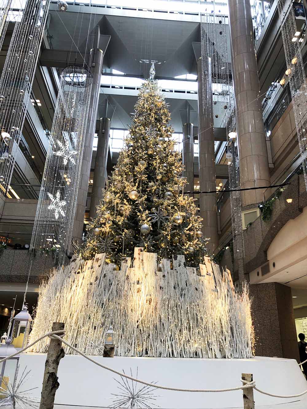 横浜ランドマークプラザ クリスマスツリー 横浜ランドマークプラザ クリスマスツリー 高千穂のリフォームブログ 神奈川県横浜市